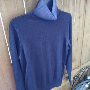 Navy Turtleneck. (M)
